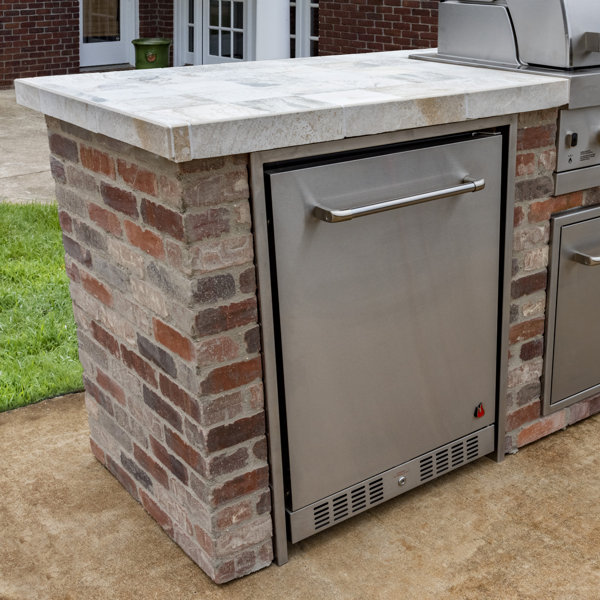 CharBroil CharBroil Medallion Series 5.1 cu. ft. BuiltIn Refrigerator